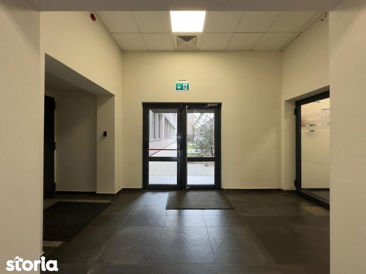 Spațiu comercial, de 1,250 mp, în Baza 3