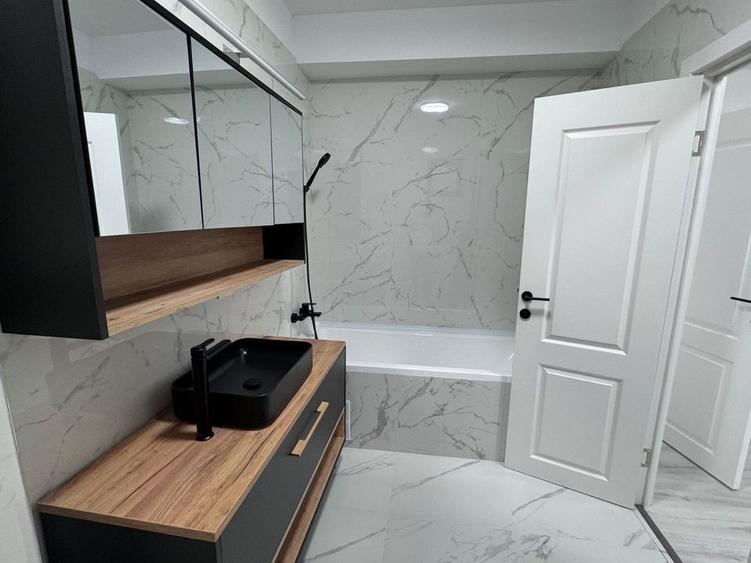 Casă cu 4 camere cu Teren 369 Mp în Odăile