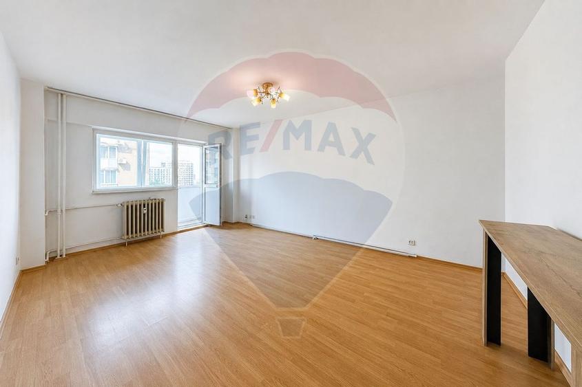 Apartament cu 3 camere decomandat în Drumul Taberei