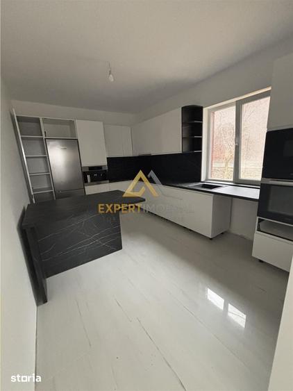 Casă cu Teren 2100 Mp în Central