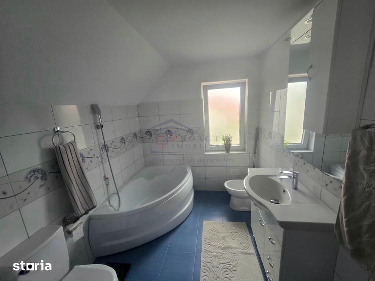 Casă cu 4 camere decomandat cu Teren 395 Mp în Moara