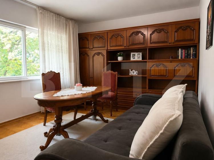 Apartament cu 3 camere decomandat, mobilat în Liliacului