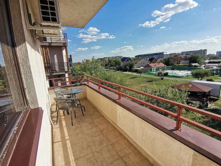 Apartament cu 3 camere semidecomandat în Ghencea