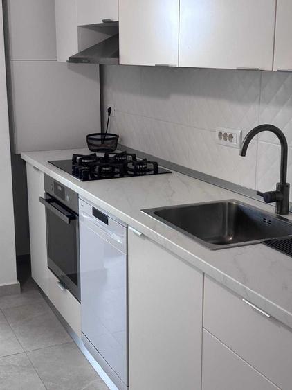 Apartament cu 2 camere decomandat în Apărătorii Patriei