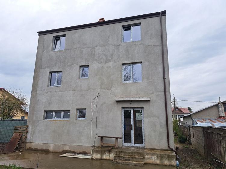 Casă individuală cu 5 camere cu Canalizare în Afumați