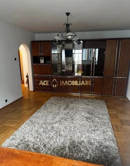 Apartament cu 3 camere decomandat, mobilat în Alba Iulia