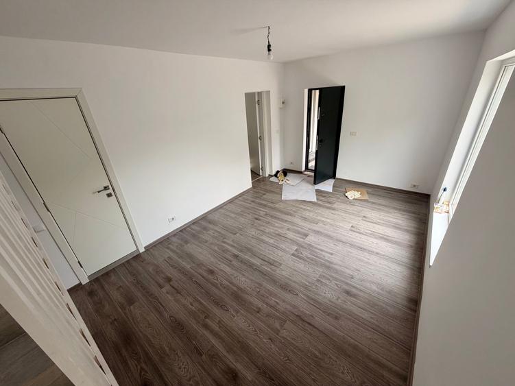 Duplex cu 3 camere cu Canalizare în Apărătorii Patriei