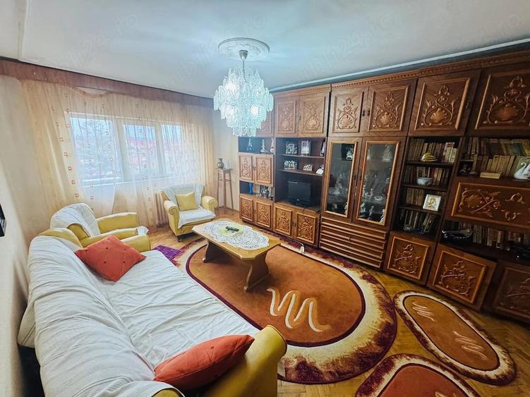 Apartament cu 3 camere decomandat în Central