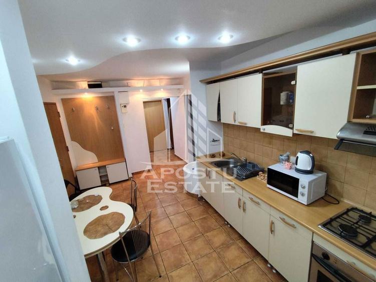Apartament cu 3 camere decomandat, mobilat în Spitalul Județean