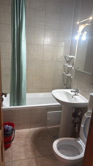 Apartament cu 2 camere semidecomandat, mobilat în 1 Mai