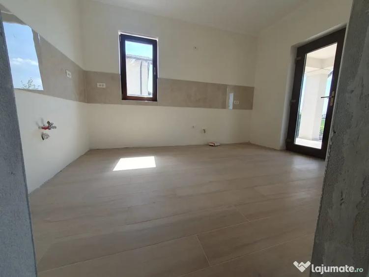 Apartament cu 5 camere decomandat în Dumbrăvița