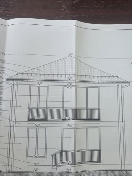 Casă cu 4 camere cu Teren 100 Mp în Central