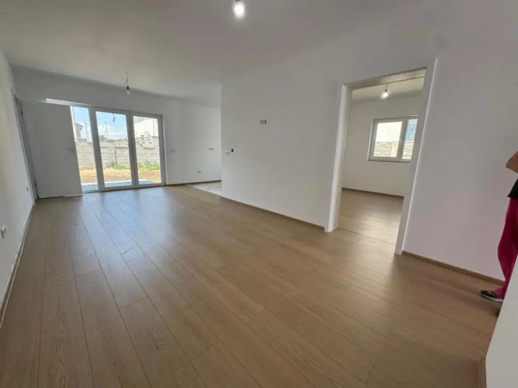 Casă cu 3 camere cu Teren 300 Mp în Moșnița Nouă