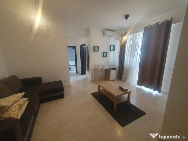 Apartament cu 3 camere semidecomandat în Central
