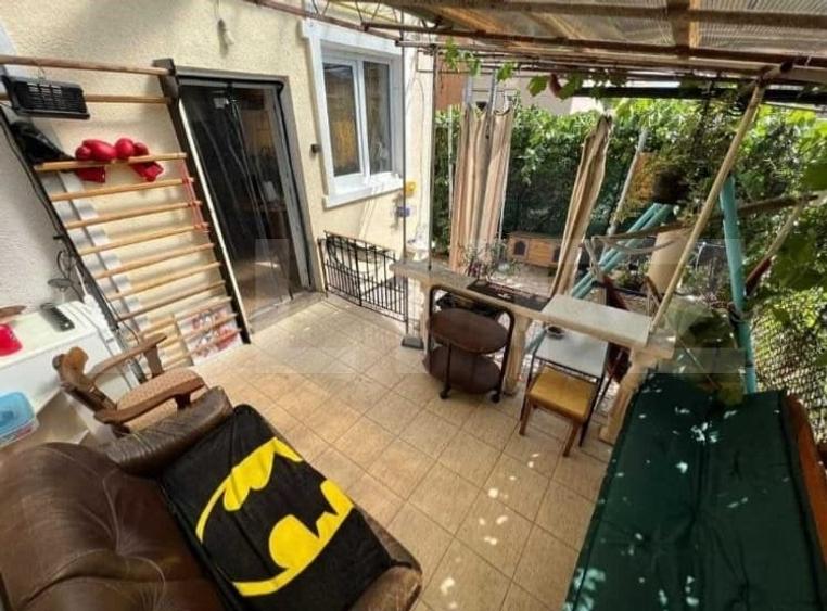 Casă individuală cu 5 camere cu Canalizare în Cetate