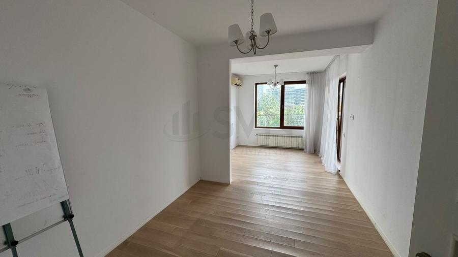 Apartament cu 4 camere decomandat în Floreasca