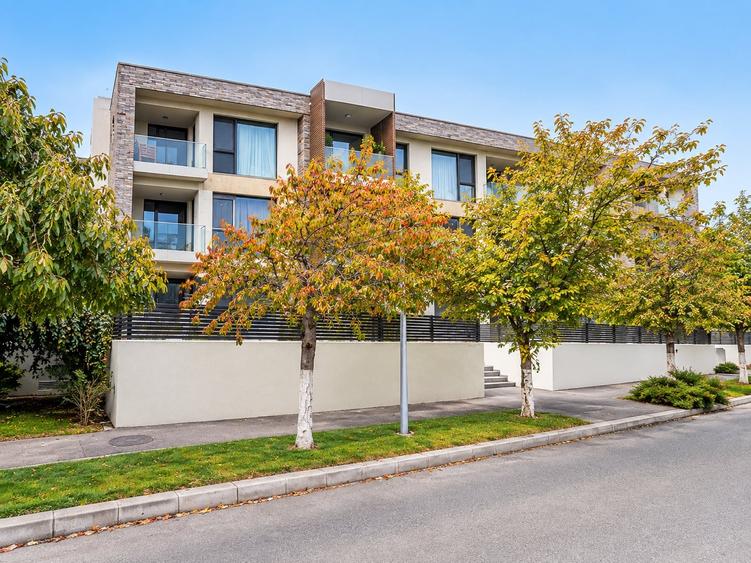 Apartament cu 2 camere semidecomandat, mobilat în Băneasa