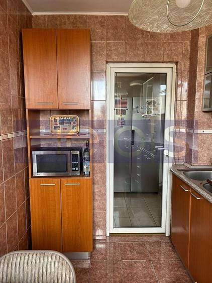 Apartament cu 3 camere semidecomandat, mobilat în Iancului