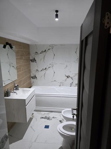 Apartament cu 3 camere semidecomandat în Central