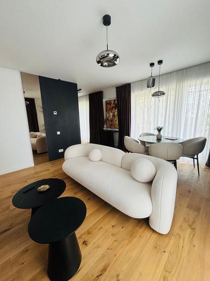 Apartament cu 3 camere, mobilat în P-ța Unirii