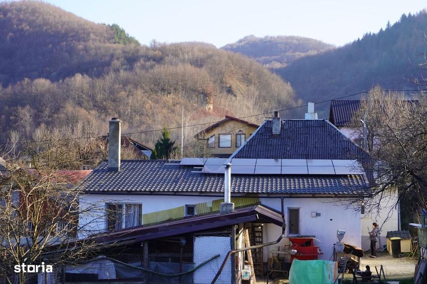 Casă cu 4 camere în Valea Hotarului