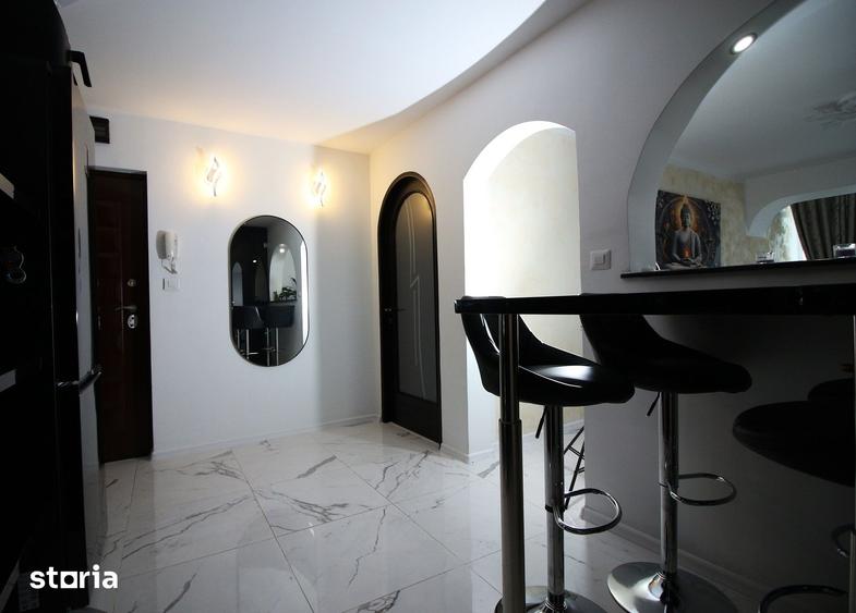 Apartament cu 3 camere semidecomandat în Cornișa