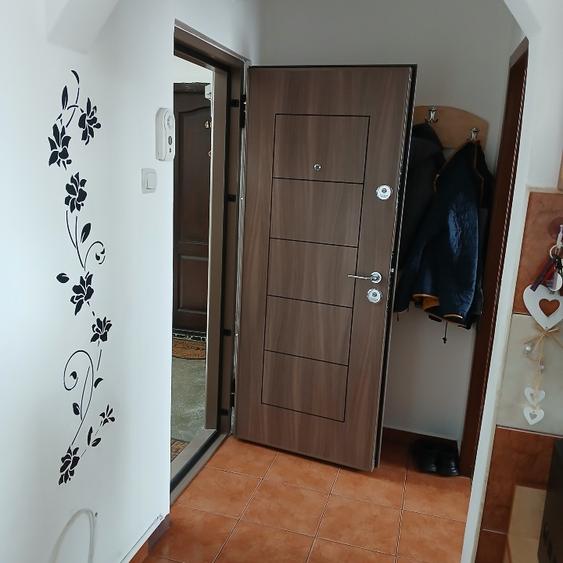 Apartament cu 3 camere semidecomandat în Sud-Est