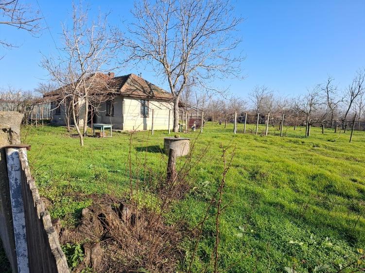 Casă cu 2 camere în Ion Roată