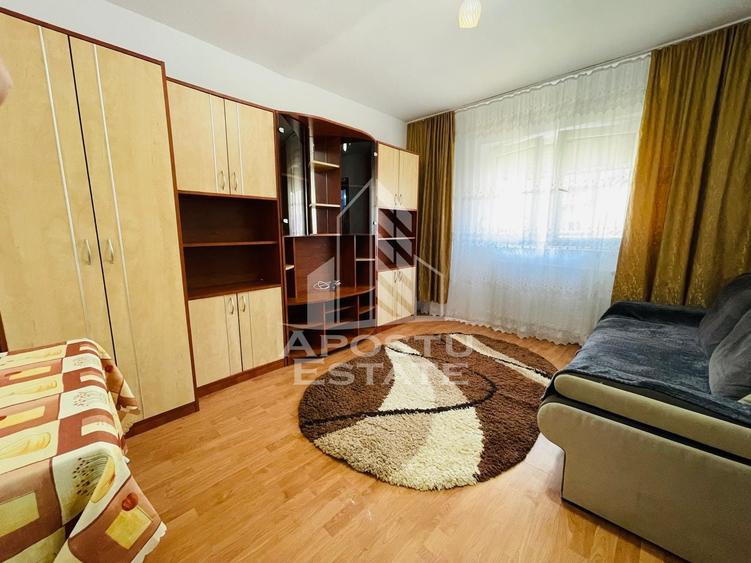 Garsonieră decomandată în 6 Vânători