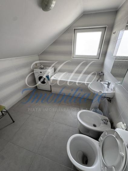 Apartament cu 3 camere semidecomandat, mobilat în Florești