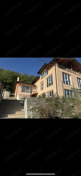 Casă cu 6 camere cu Teren 920 Mp în Slimnic