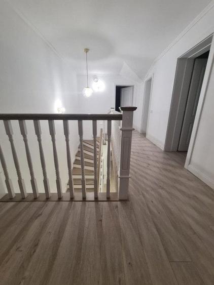 Casă individuală cu 4 camere cu Garaj în Florești