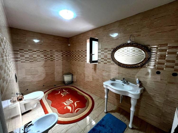 Casă individuală cu 6 camere cu Canalizare în Teiuș