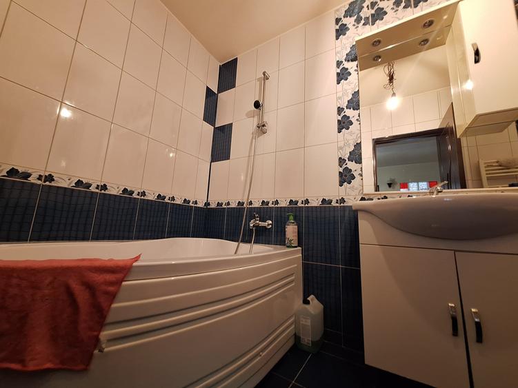 Apartament cu 2 camere semidecomandat, mobilat în Florești