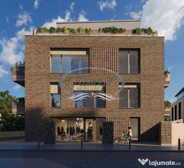 Apartament cu 4 camere semidecomandat în Central
