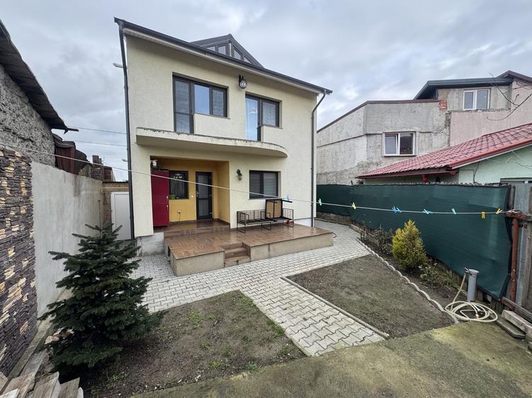 Casă cu 4 camere cu Canalizare în Brătianu