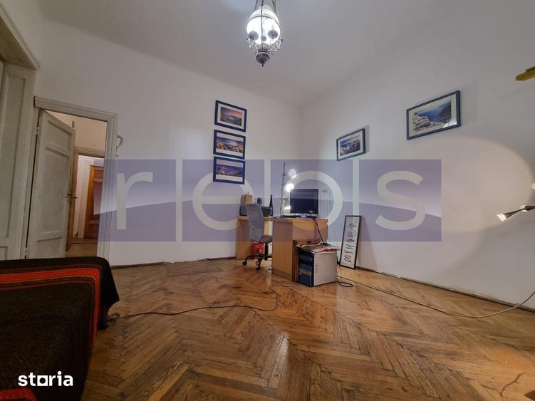 Casă cu 9 camere semidecomandat cu Teren 260 Mp în Timpuri Noi