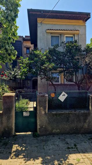 Apartament cu 2 camere semidecomandat, mobilat în 1 Mai