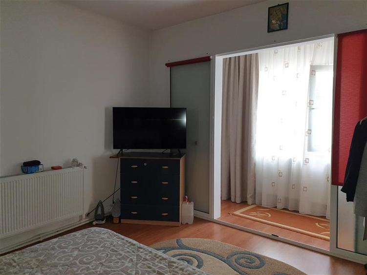 Casă individuală cu 4 camere cu Canalizare în Vest