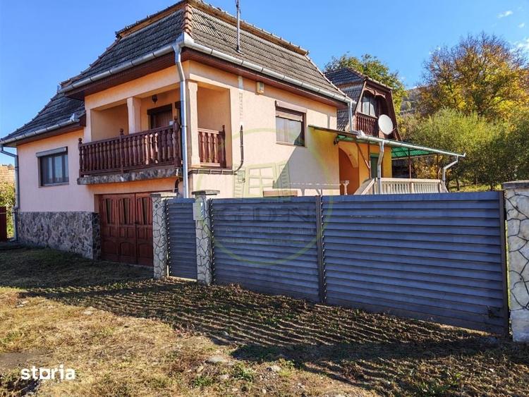 Casă cu 5 camere cu Teren 1300 Mp în Ideciu de Jos