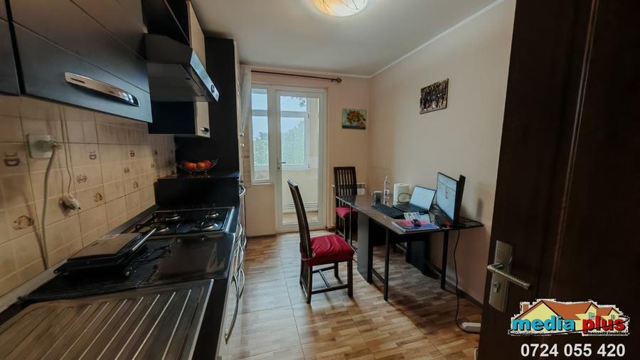 Apartament cu 3 camere decomandat în Central
