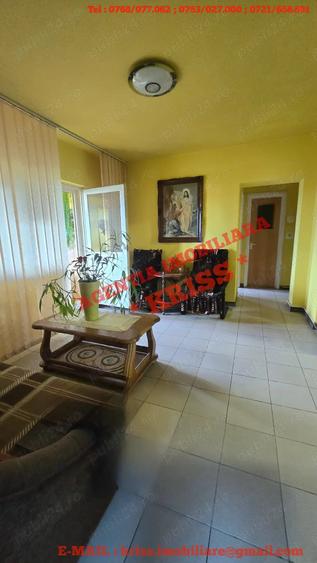 Apartament cu 3 camere decomandat în Craiovei