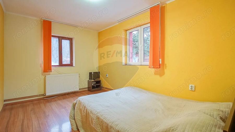 Casă cu 6 camere cu Teren 337 Mp în Central