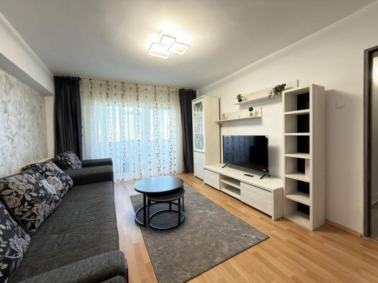 Apartament cu 2 camere decomandat, mobilat în Far