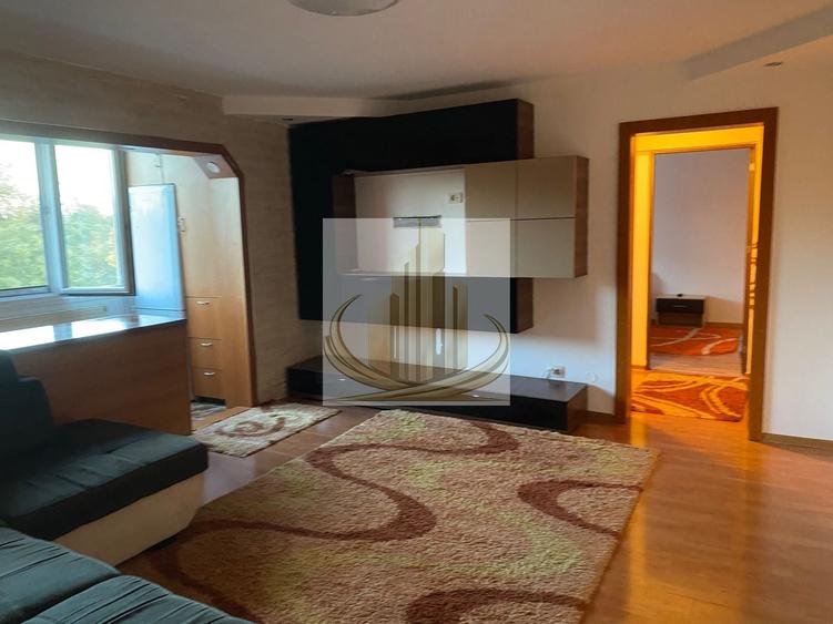 Apartament cu 3 camere semidecomandat, mobilat în Lipovei