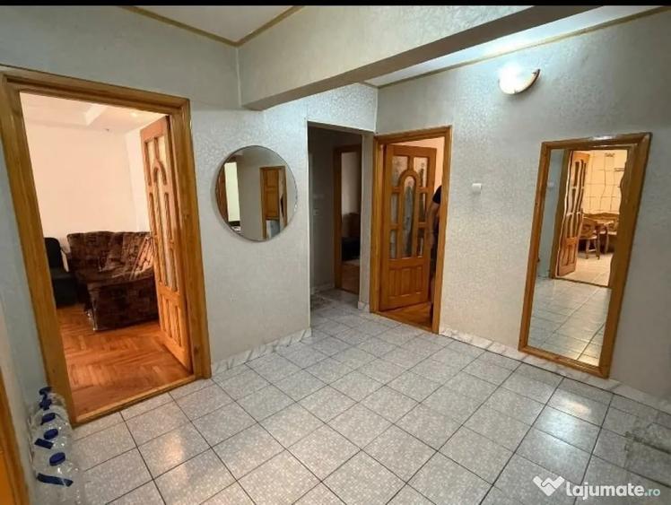 Apartament cu 4 camere decomandat în Burdujeni