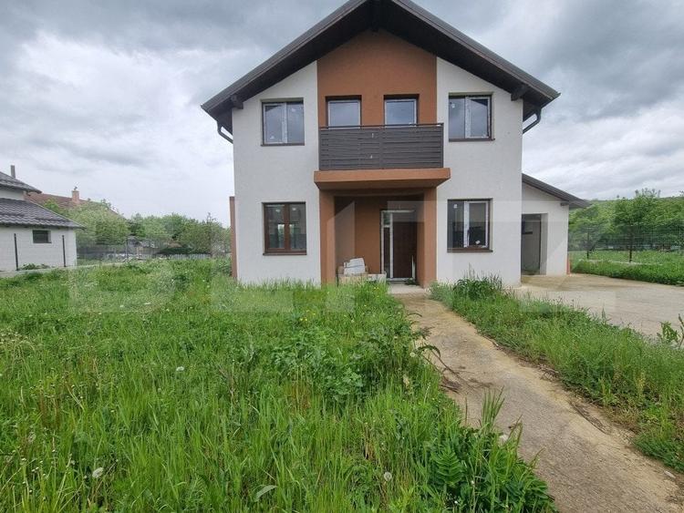 Casă individuală cu 4 camere cu Canalizare în Jucu de Mijloc