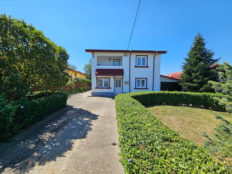 Casă individuală cu 6 camere cu Garaj în Ciolpani