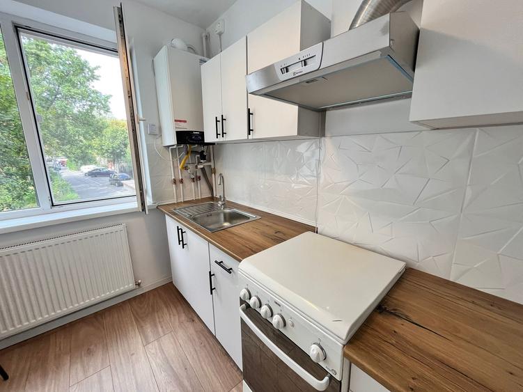 Apartament cu 3 camere semidecomandat în Grigorescu