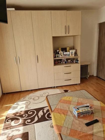 Garsonieră decomandată în Lipovei